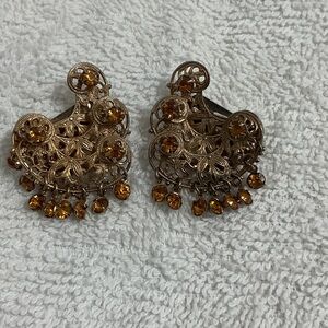 🌼Vintage 60’s🌼 Gold-Tone Filigree Clip-On Earrings with Amber Stones